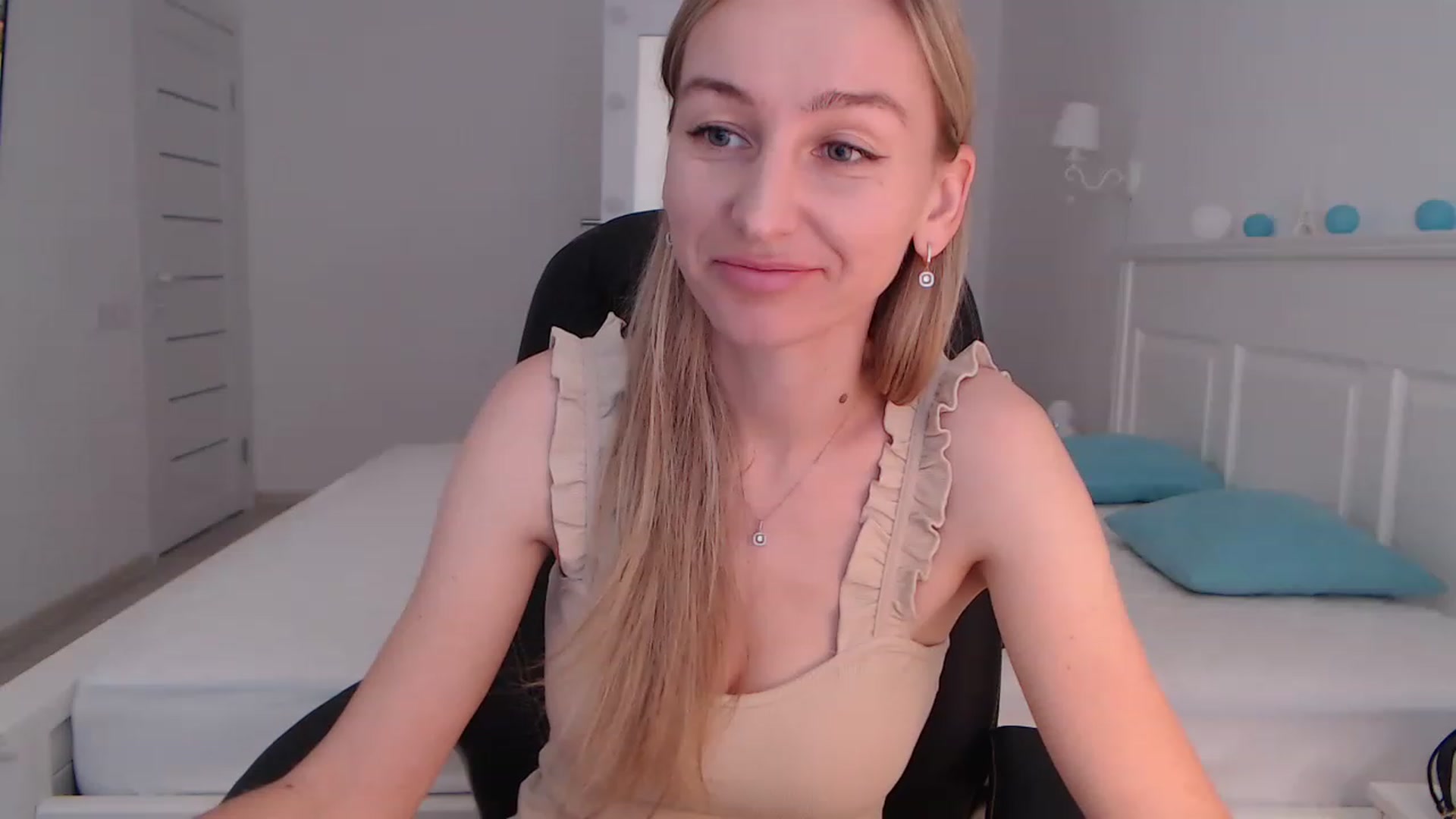 Gallery image thumbnail from YourSexyMilaX's myfreecams stream on, 06/20/2023, 11:22 image 8 of 20
