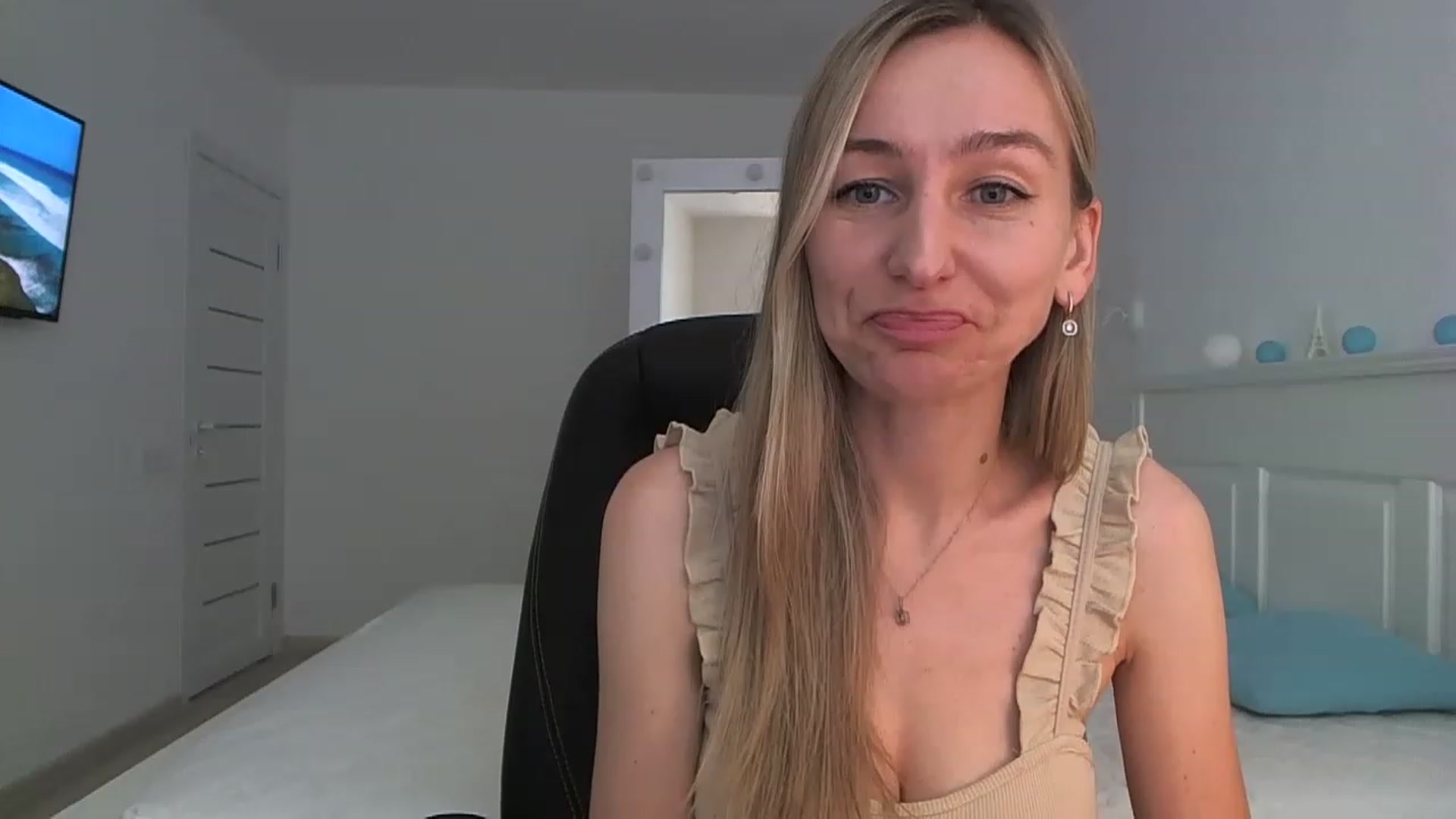 Gallery image thumbnail from YourSexyMilaX's myfreecams stream on, 06/20/2023, 11:22 image 1 of 20