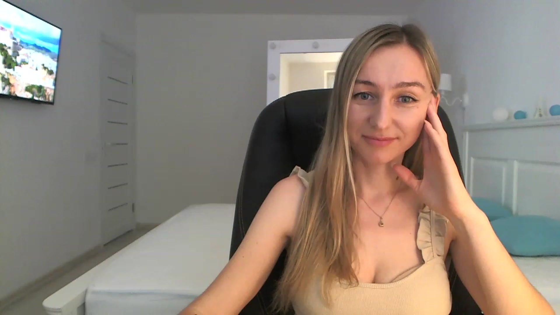 Gallery image thumbnail from YourSexyMilaX's myfreecams stream on, 06/20/2023, 12:28 image 7 of 20
