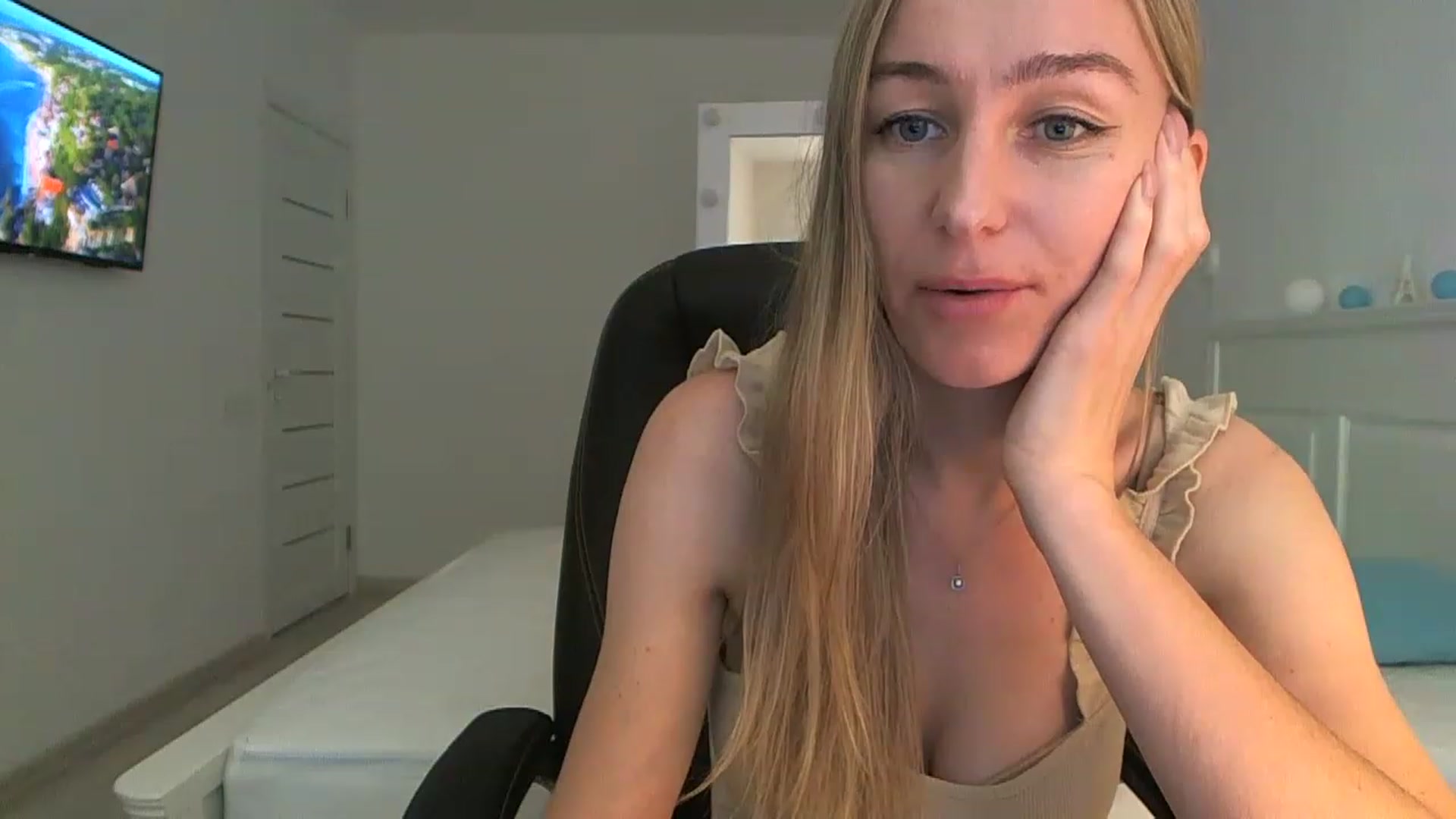 Gallery image thumbnail from YourSexyMilaX's myfreecams stream on, 06/20/2023, 12:28 image 3 of 20