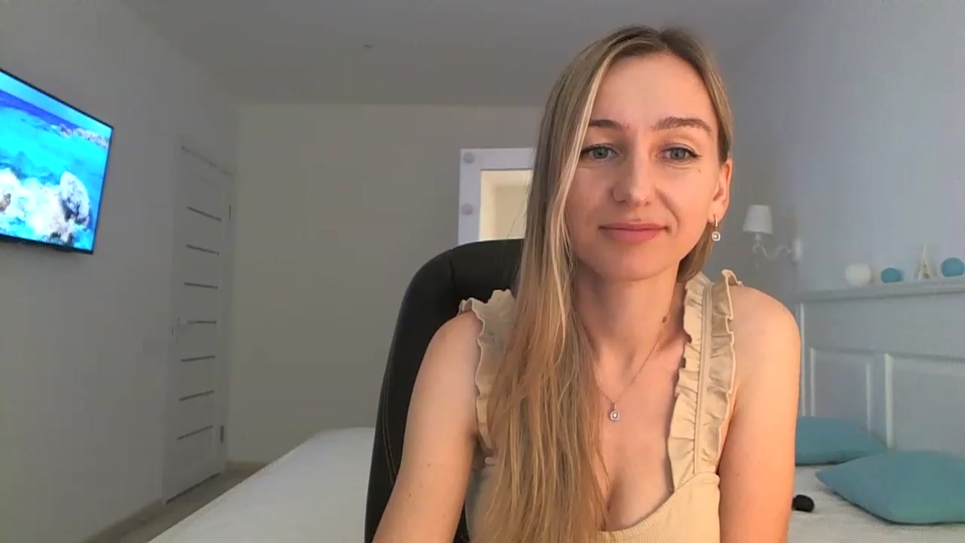 Gallery image thumbnail from YourSexyMilaX's myfreecams stream on, 06/20/2023, 12:28 image 12 of 20