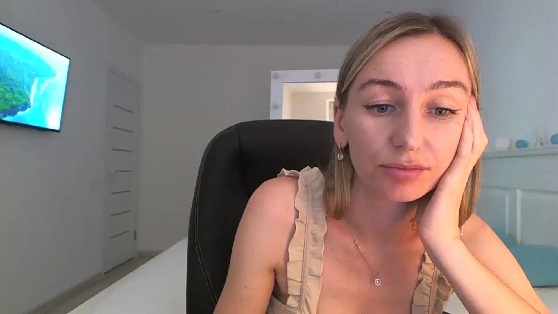 Gallery image thumbnail from YourSexyMilaX's myfreecams stream on, 06/20/2023, 12:28 image 18 of 20