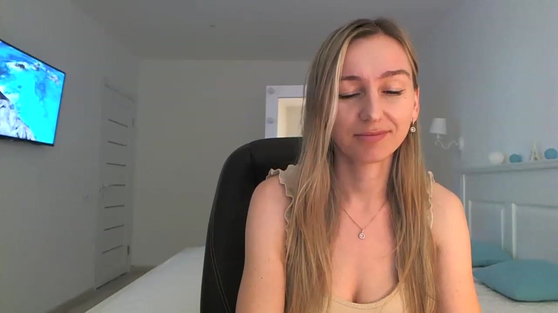 Gallery image thumbnail from YourSexyMilaX's myfreecams stream on, 06/20/2023, 12:28 image 13 of 20