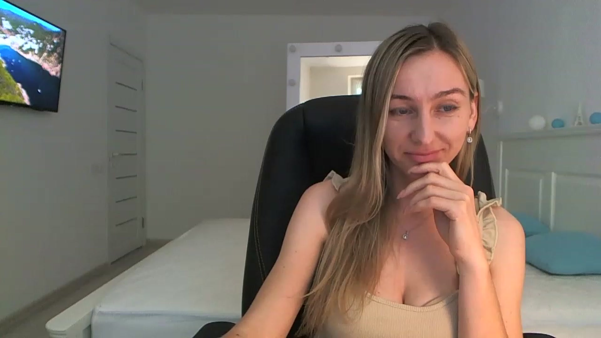 Gallery image thumbnail from YourSexyMilaX's myfreecams stream on, 06/20/2023, 12:28 image 4 of 20