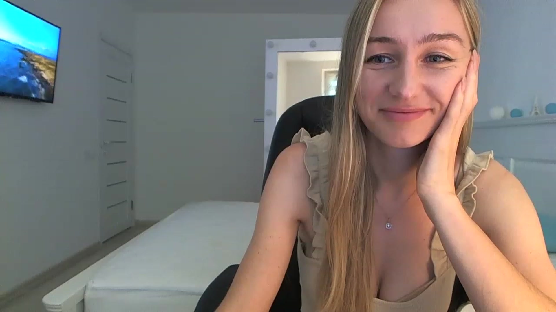 Gallery image thumbnail from YourSexyMilaX's myfreecams stream on, 06/20/2023, 12:28 image 10 of 20