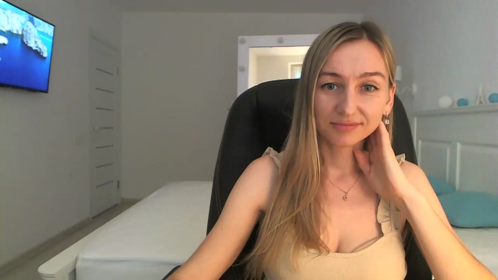 Gallery image thumbnail from YourSexyMilaX's myfreecams stream on, 06/20/2023, 12:28 image 8 of 20