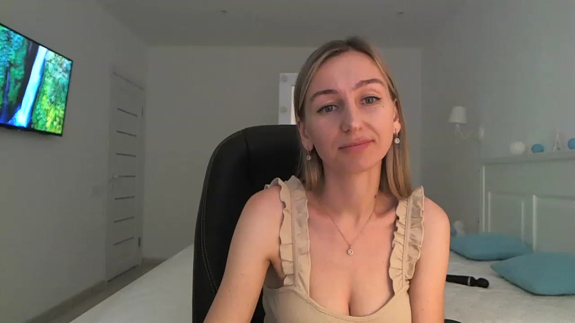 Gallery image thumbnail from YourSexyMilaX's myfreecams stream on, 06/20/2023, 12:28 image 20 of 20