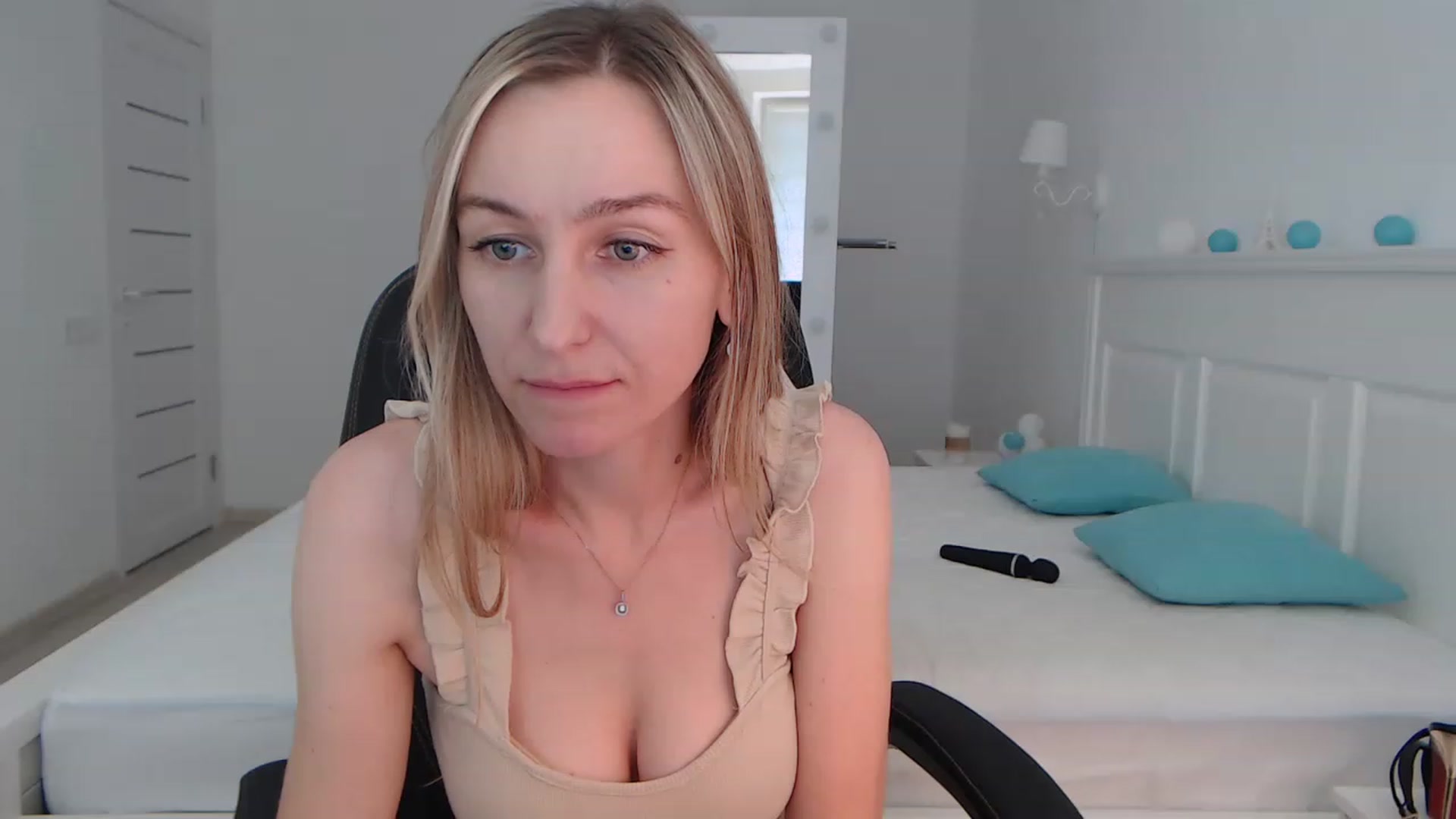 Gallery image thumbnail from YourSexyMilaX's myfreecams stream on, 06/20/2023, 15:52 image 12 of 20