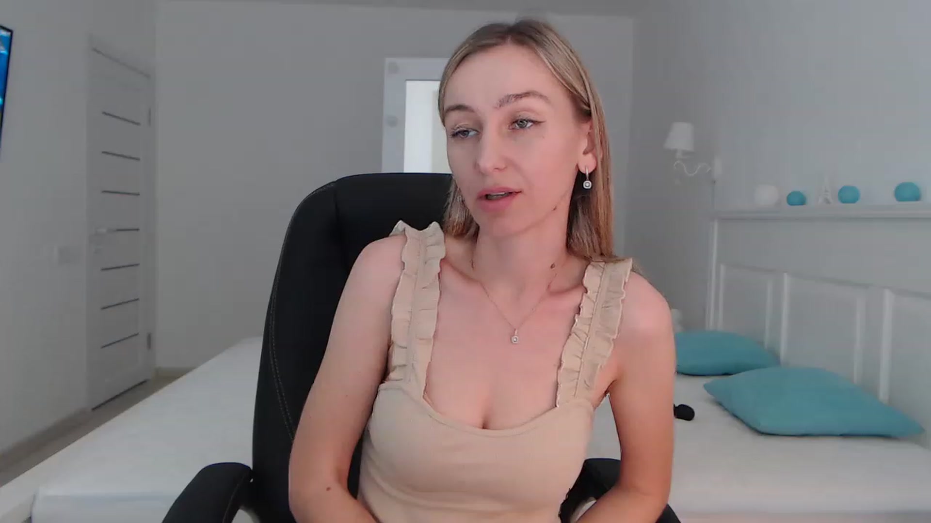 Gallery image thumbnail from YourSexyMilaX's myfreecams stream on, 06/20/2023, 15:52 image 20 of 20