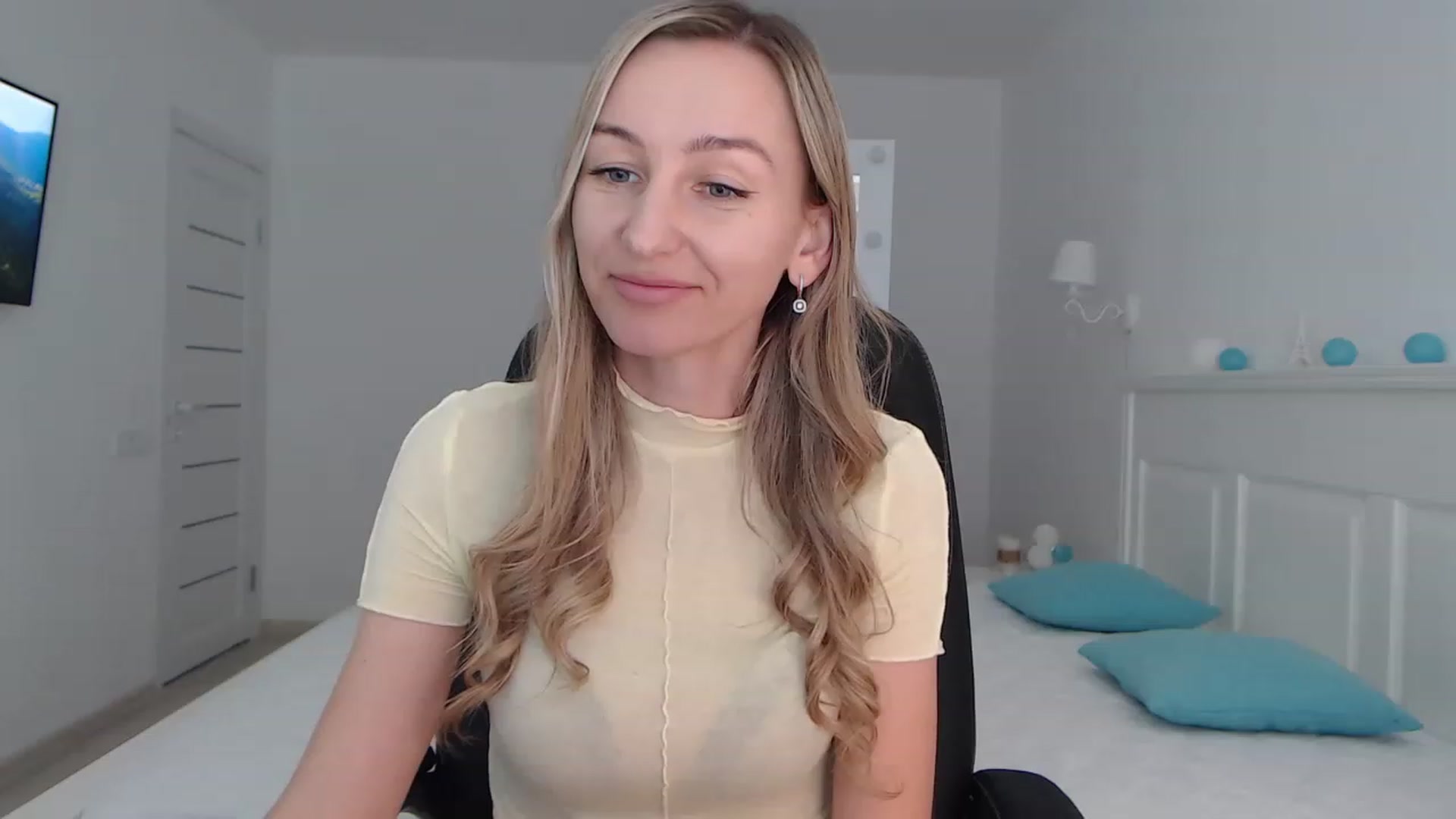 Gallery image thumbnail from YourSexyMilaX's myfreecams stream on, 06/25/2023, 12:10 image 2 of 20