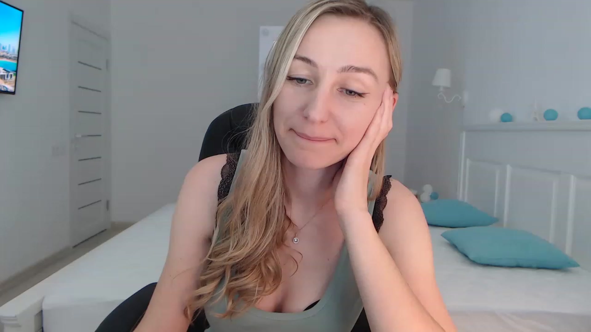 Gallery image thumbnail from YourSexyMilaX's myfreecams stream on, 06/25/2023, 12:10 image 14 of 20