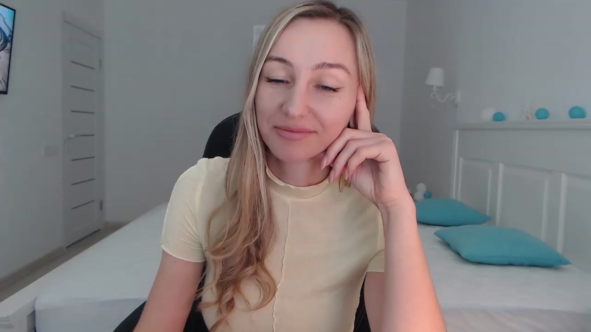 Gallery image thumbnail from YourSexyMilaX's myfreecams stream on, 06/25/2023, 12:10 image 6 of 20