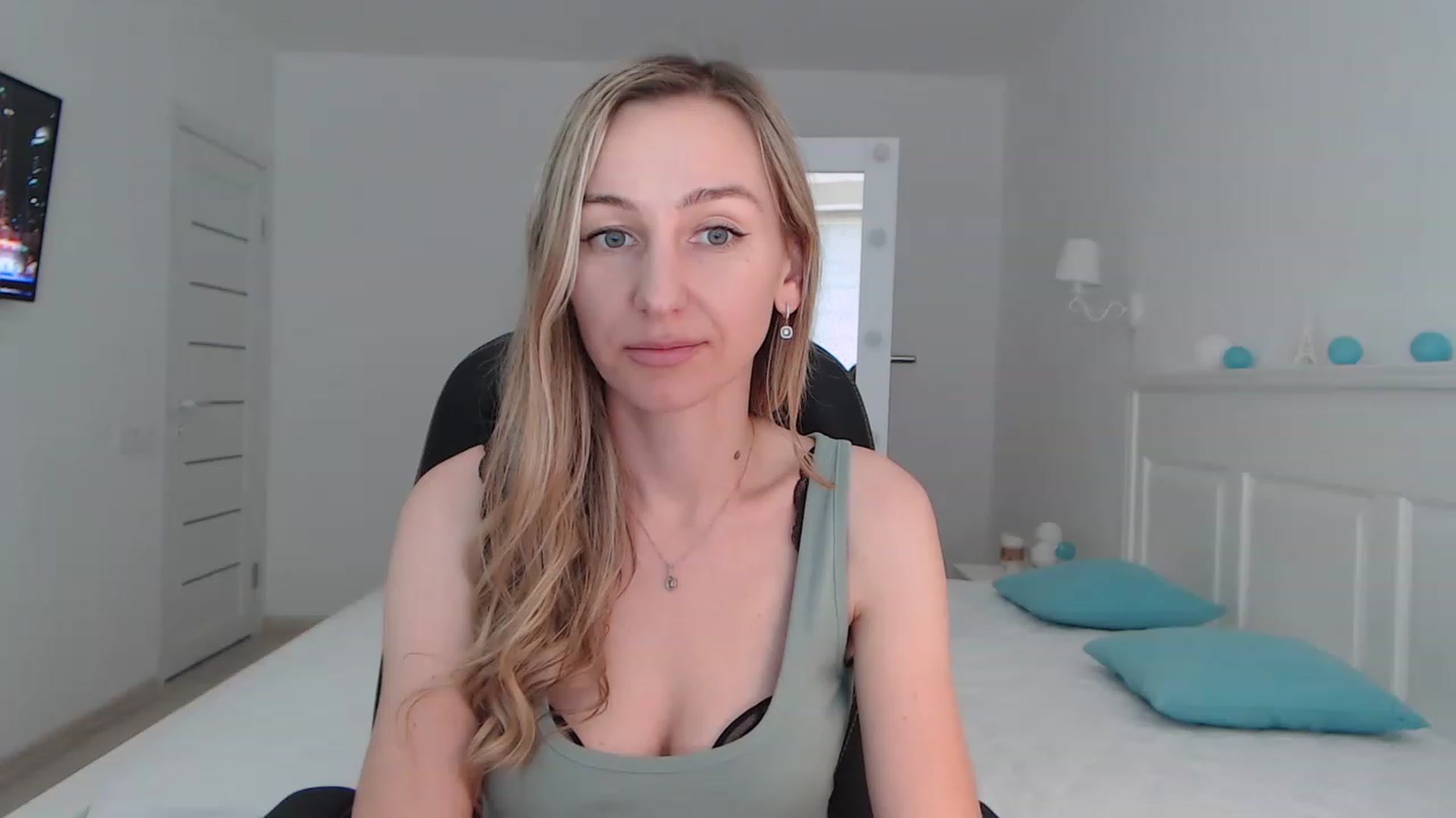 Gallery image thumbnail from YourSexyMilaX's myfreecams stream on, 06/25/2023, 12:10 image 19 of 20
