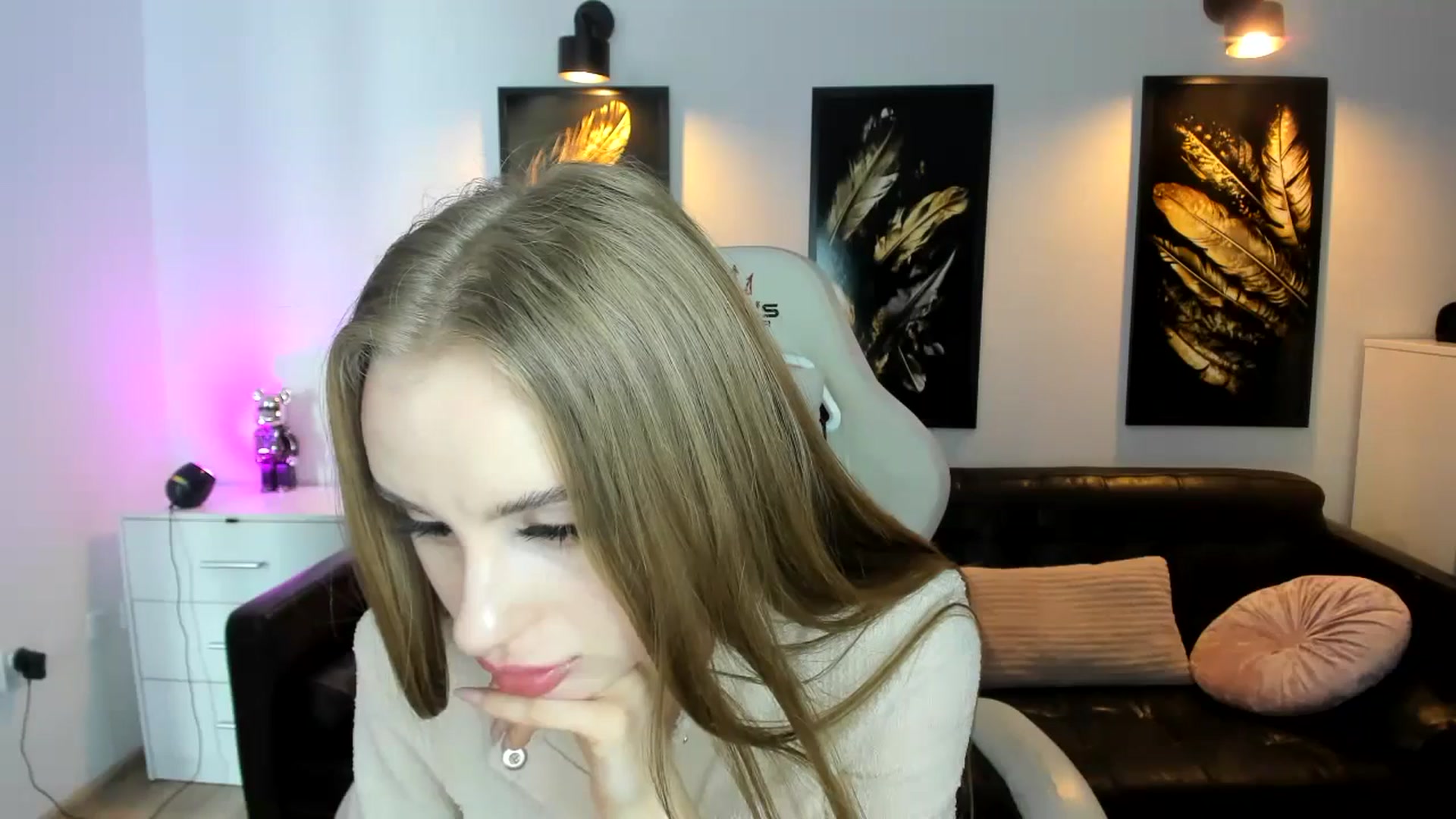 Gallery image thumbnail from YourSoulmate's myfreecams stream on, 08/24/2024, 10:19 image 6 of 20