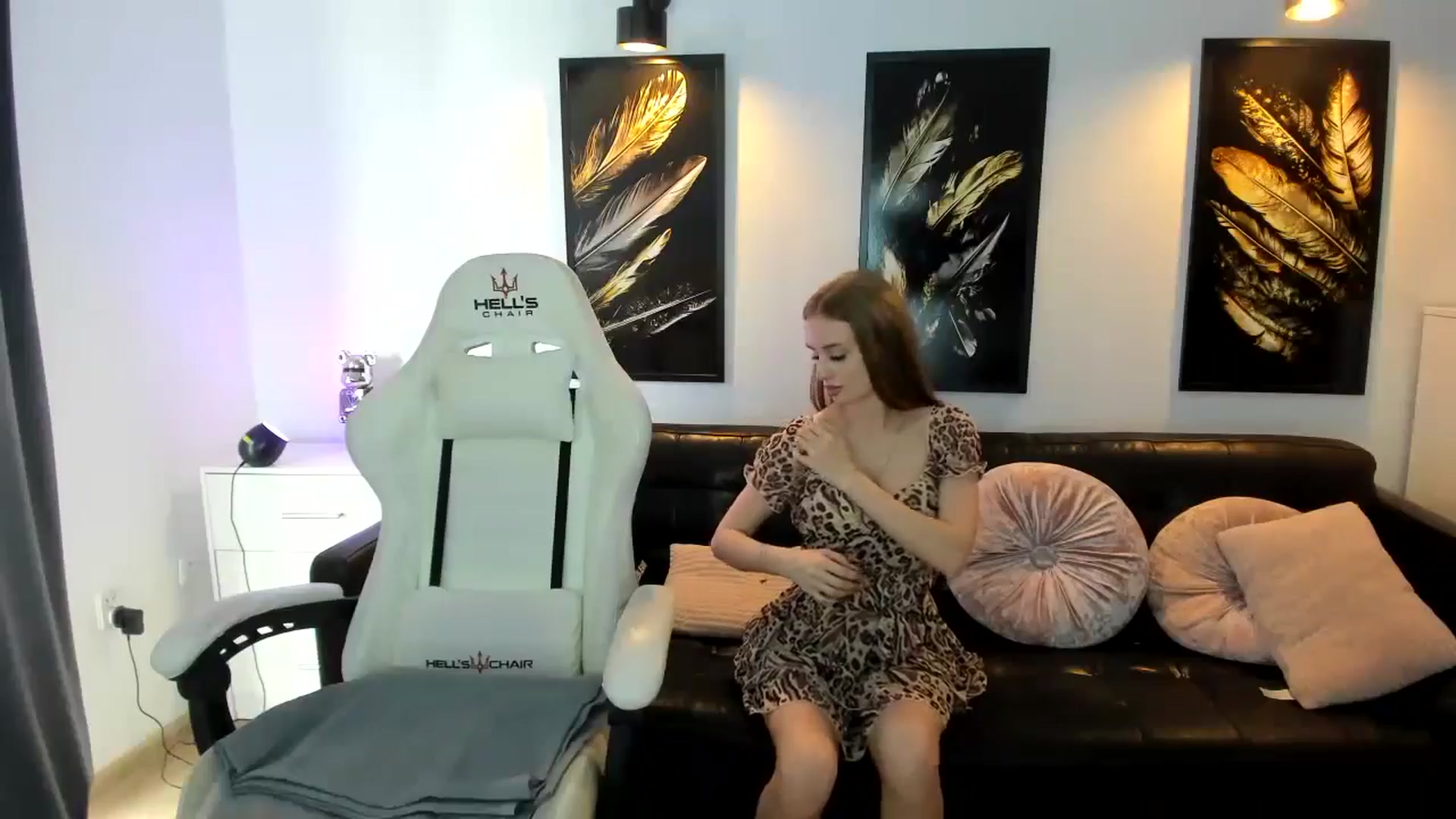 Gallery image thumbnail from YourSoulmate's myfreecams stream on, 08/27/2024, 11:09 image 16 of 20