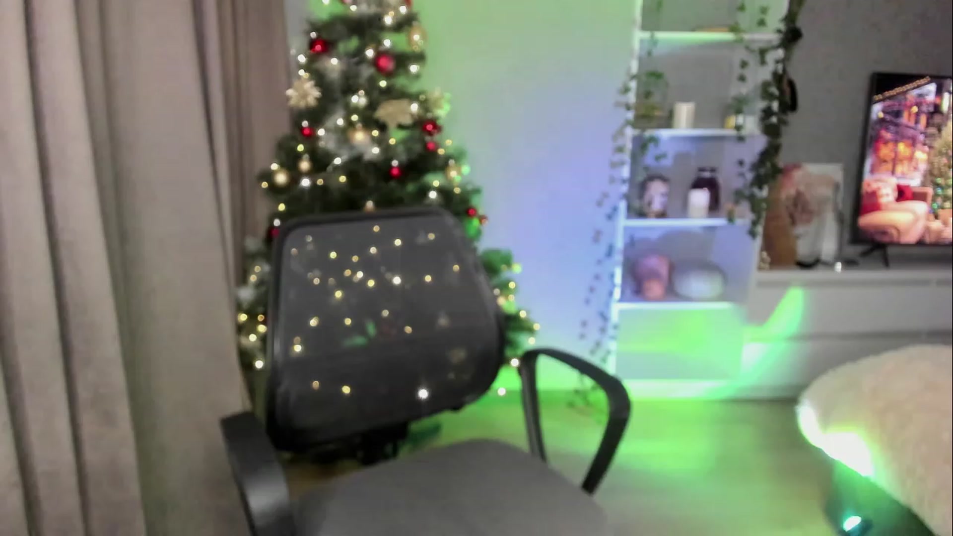 Gallery image thumbnail from YourStacy_'s myfreecams stream on, 12/26/2023, 21:53 image 1 of 20