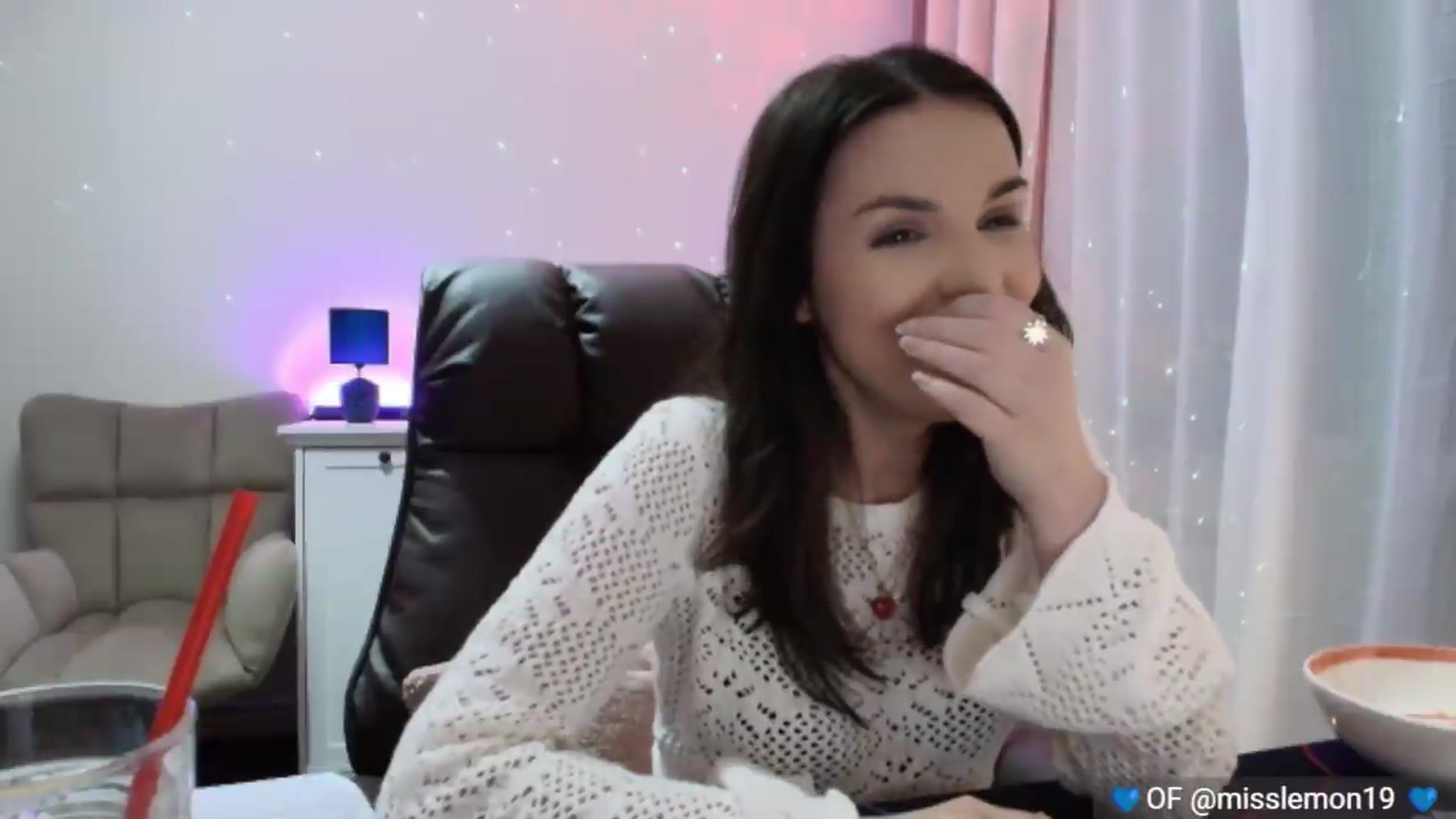 Gallery image thumbnail from YourStepSister's myfreecams stream on, 07/11/2026, 21:03 image 18 of 20