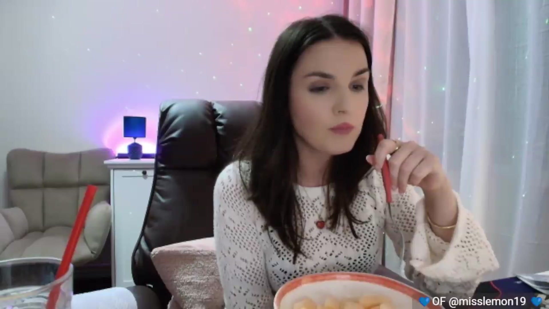 Gallery image thumbnail from YourStepSister's myfreecams stream on, 07/11/2026, 21:03 image 16 of 20