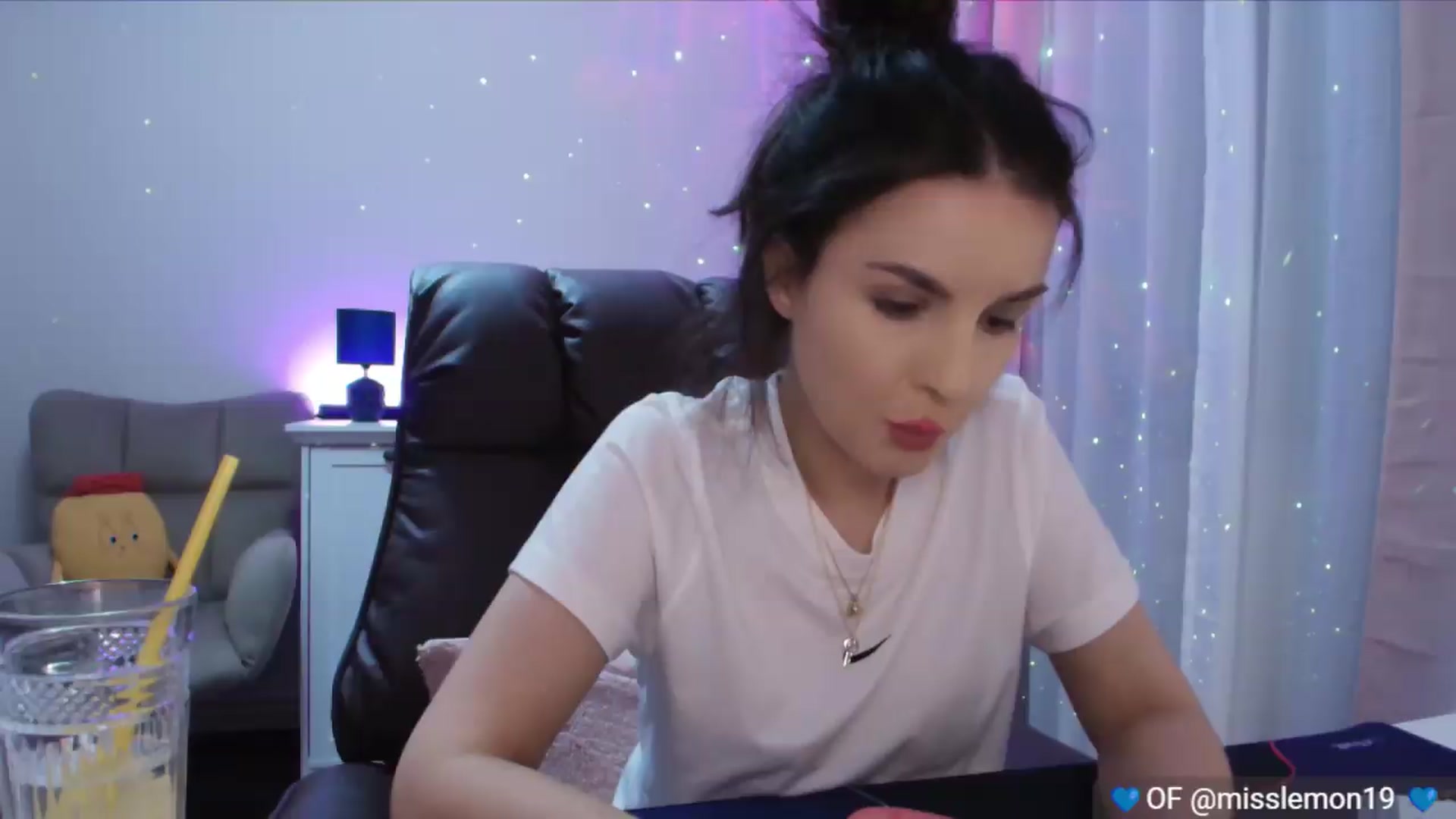 Gallery image thumbnail from YourStepSister's myfreecams stream on, 07/19/2026, 17:20 image 18 of 20