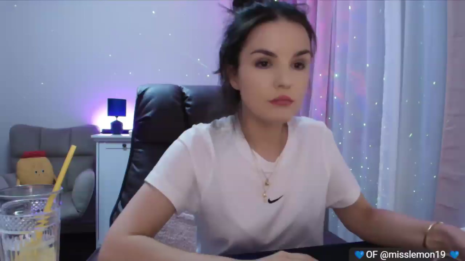Gallery image thumbnail from YourStepSister's myfreecams stream on, 07/19/2026, 17:20 image 17 of 20