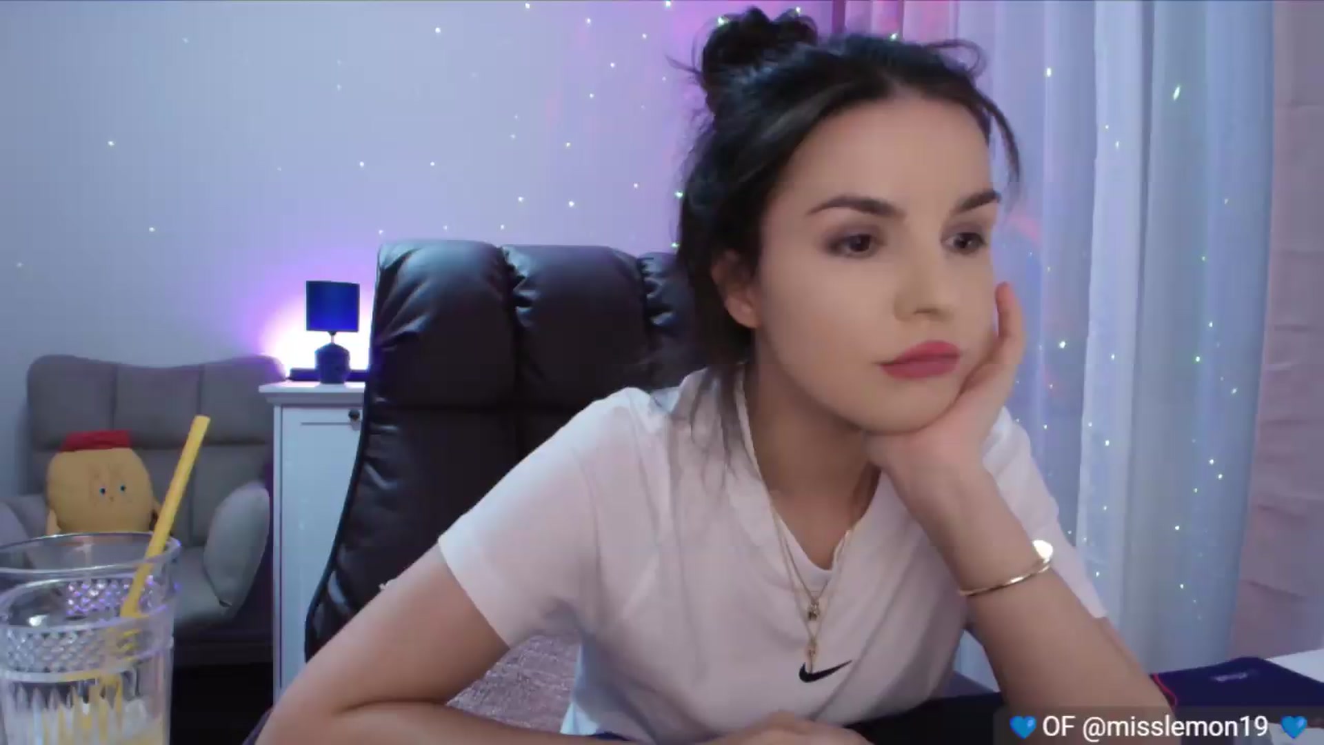 Gallery image thumbnail from YourStepSister's myfreecams stream on, 07/19/2026, 17:20 image 19 of 20
