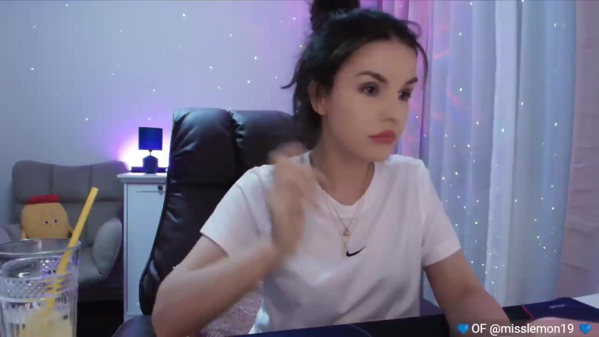 Gallery image thumbnail from YourStepSister's myfreecams stream on, 07/19/2026, 17:20 image 16 of 20