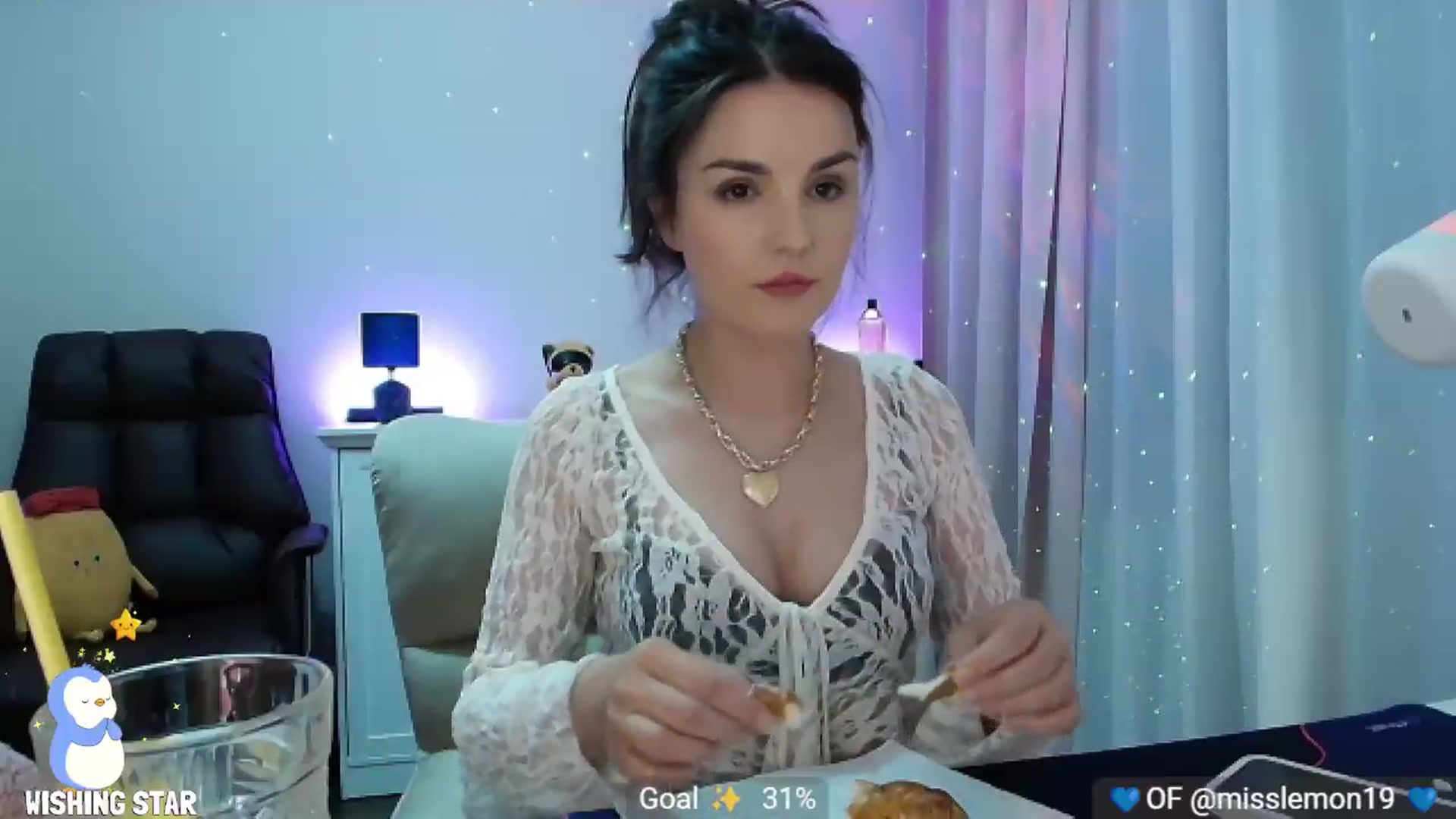 Gallery image thumbnail from YourStepSister's myfreecams stream on, 08/01/2026, 19:10 image 16 of 20