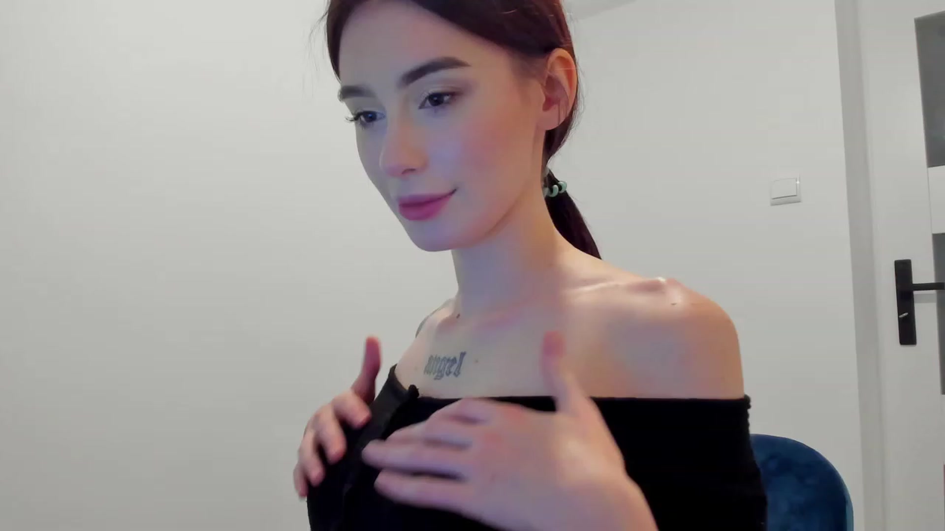 Gallery image thumbnail from YourTinyAngel's myfreecams stream on, 09/24/2023, 18:24 image 15 of 20