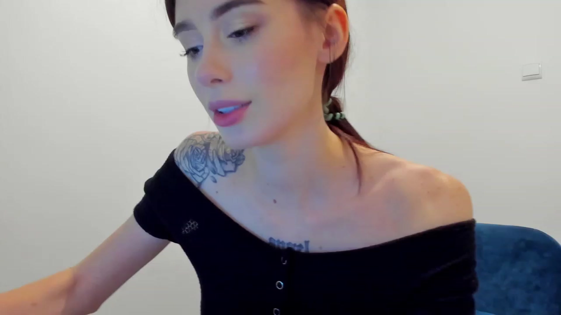 Gallery image thumbnail from YourTinyAngel's myfreecams stream on, 09/24/2023, 19:21 image 7 of 20