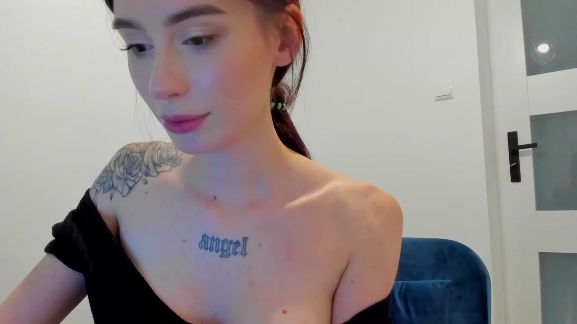 Gallery image thumbnail from YourTinyAngel's myfreecams stream on, 09/24/2023, 20:41 image 6 of 20