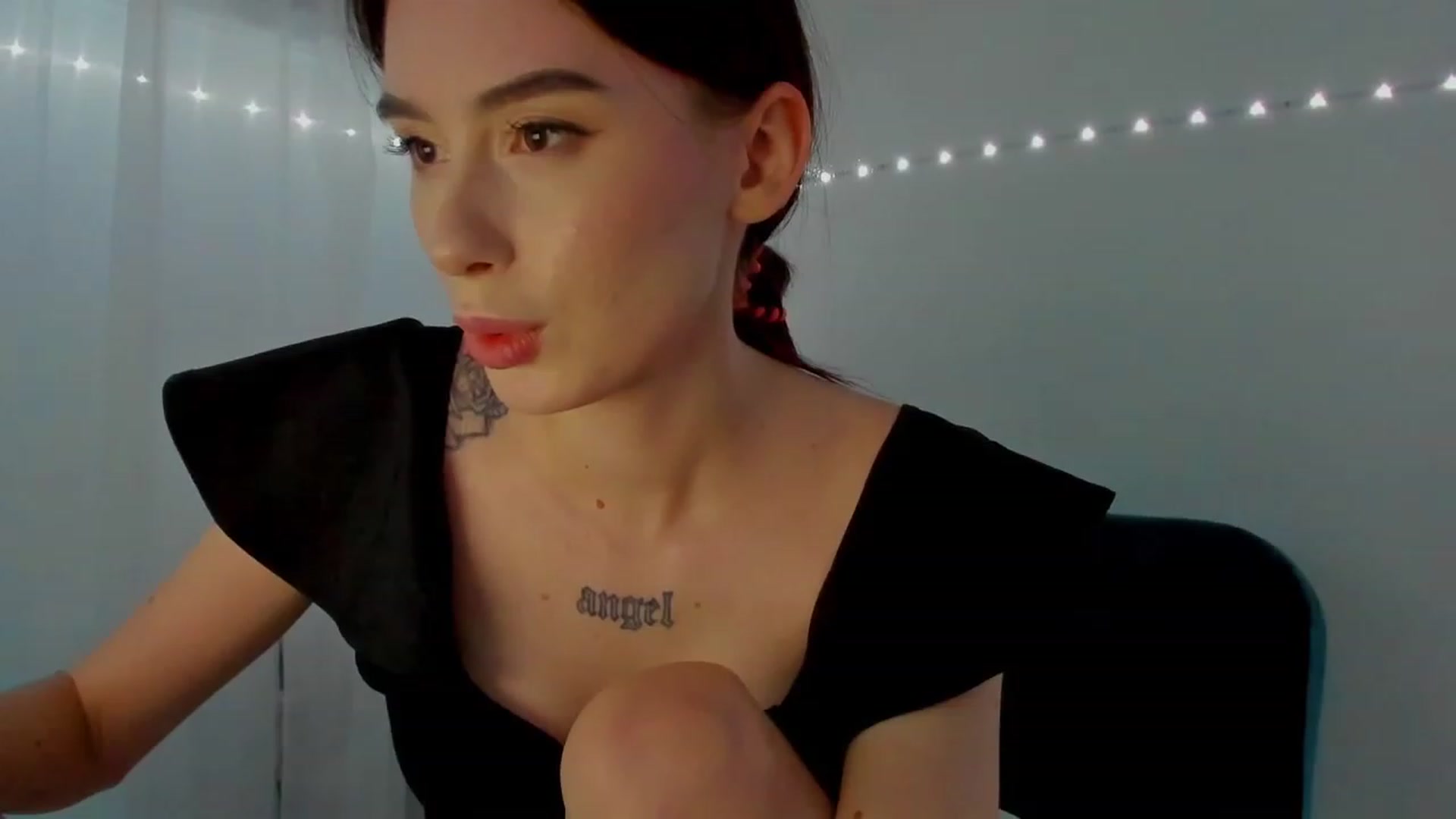 Gallery image thumbnail from YourTinyAngel's myfreecams stream on, 10/21/2023, 24:53 image 7 of 20