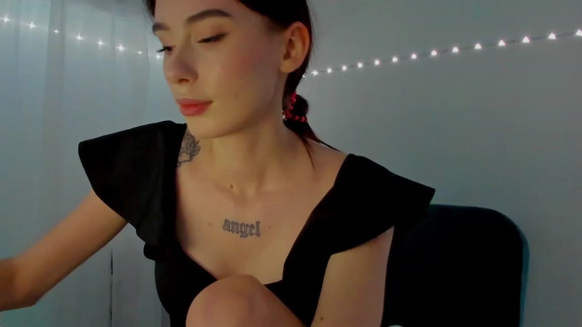Gallery image thumbnail from YourTinyAngel's myfreecams stream on, 10/21/2023, 24:53 image 12 of 20