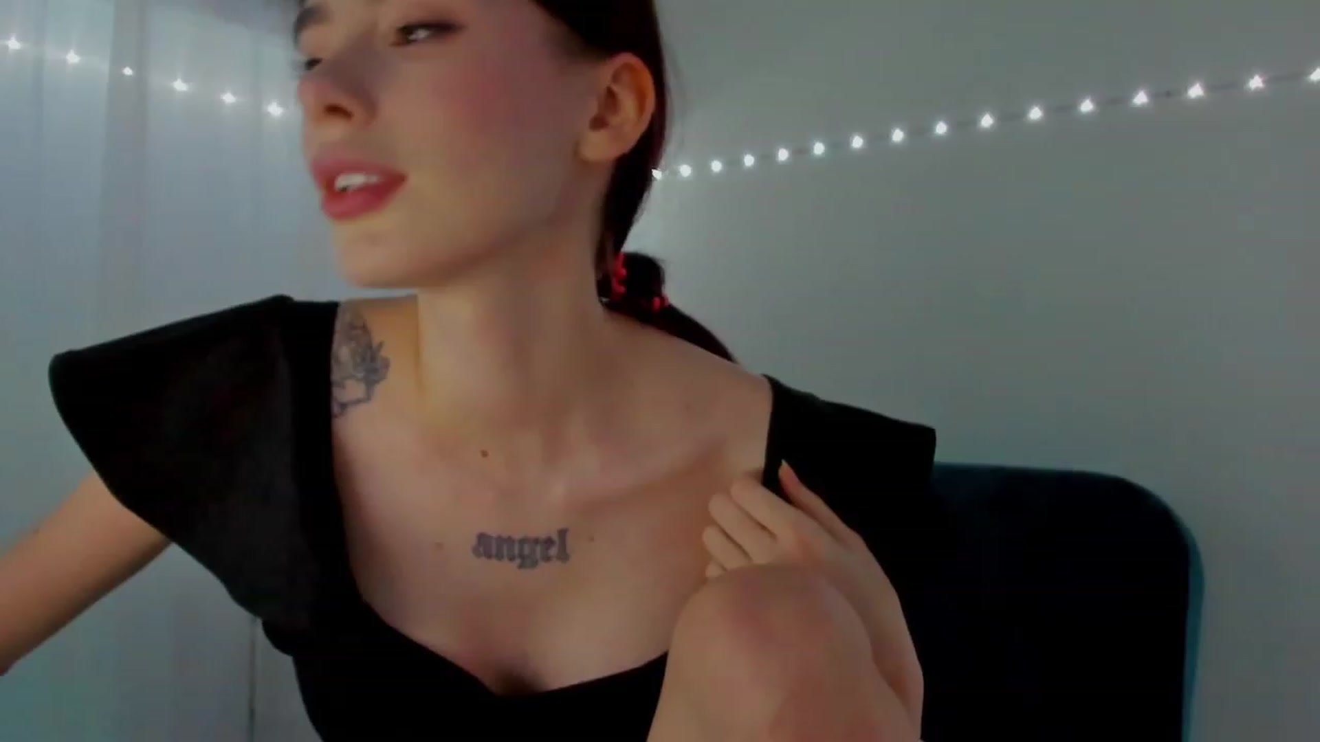 Gallery image thumbnail from YourTinyAngel's myfreecams stream on, 10/21/2023, 24:53 image 6 of 20