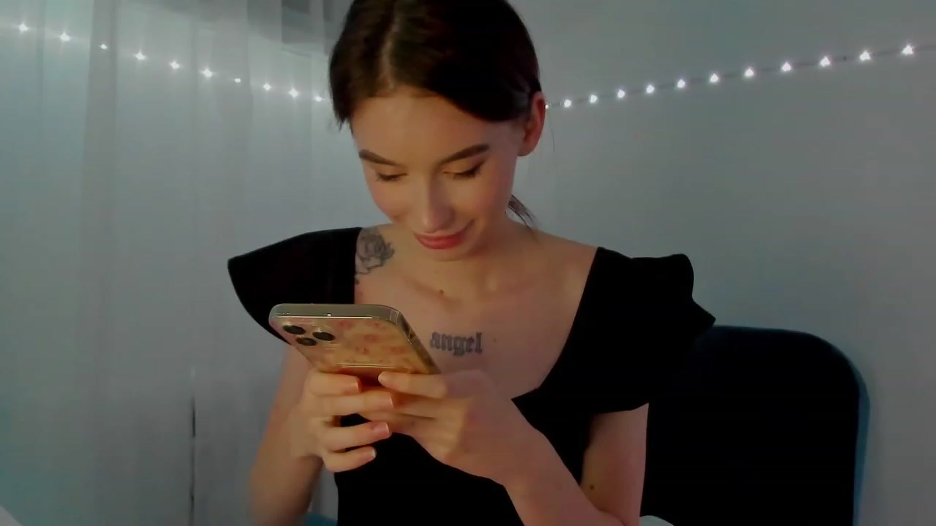 Gallery image thumbnail from YourTinyAngel's myfreecams stream on, 10/21/2023, 24:53 image 2 of 20