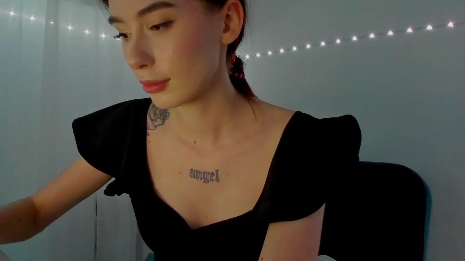 Gallery image thumbnail from YourTinyAngel's myfreecams stream on, 10/21/2023, 24:53 image 1 of 20