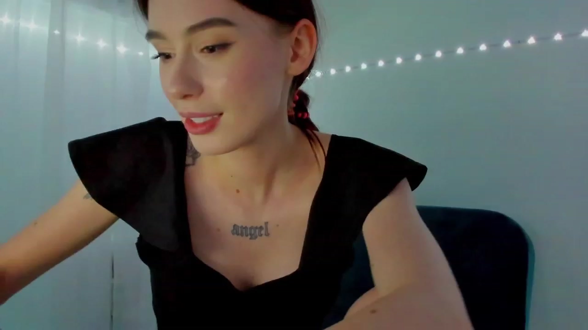 Gallery image thumbnail from YourTinyAngel's myfreecams stream on, 10/21/2023, 24:53 image 16 of 20