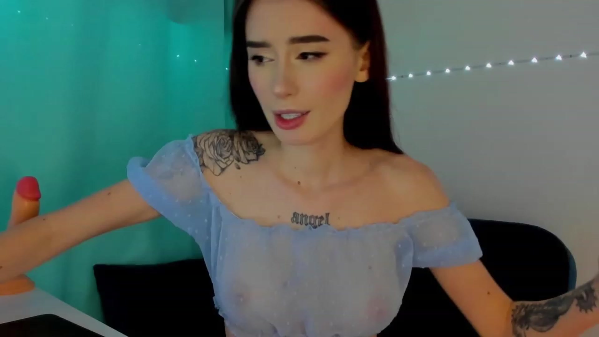 Gallery image thumbnail from YourTinyAngel's myfreecams stream on, 12/19/2023, 18:07 image 2 of 20
