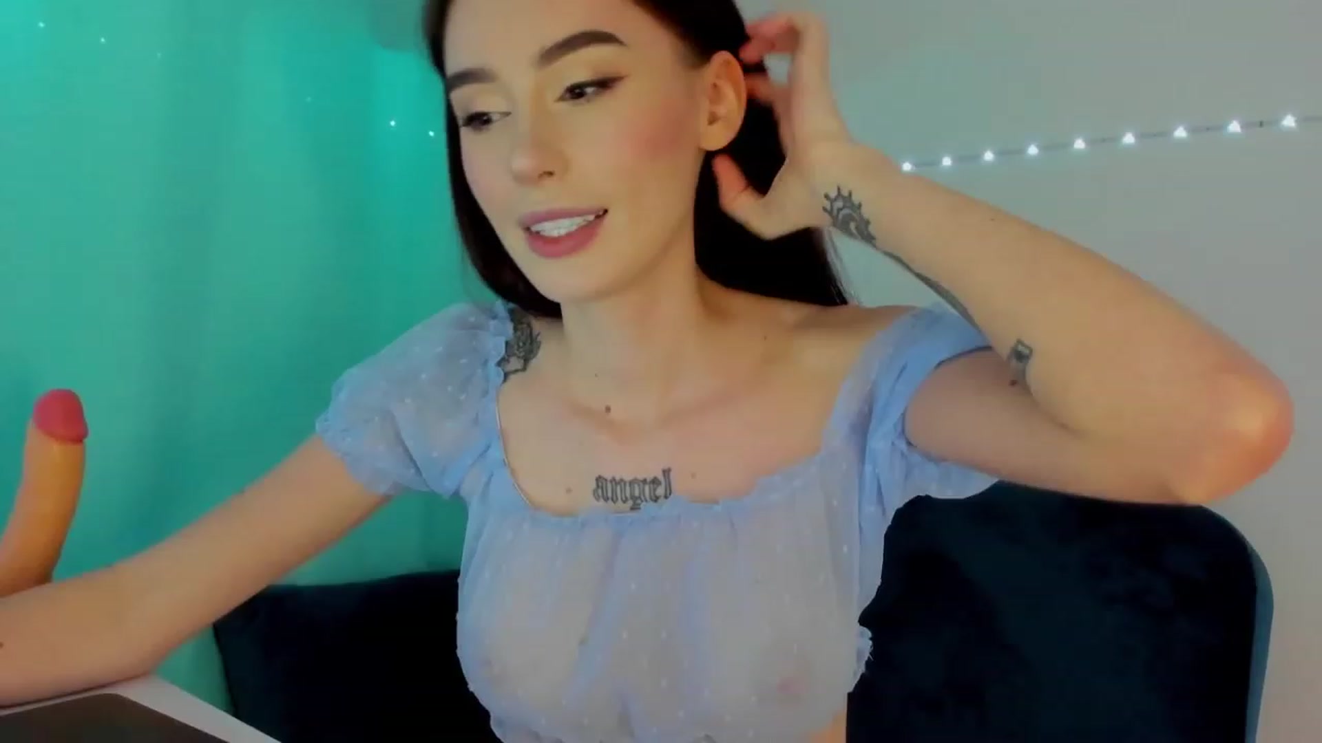 Gallery image thumbnail from YourTinyAngel's myfreecams stream on, 12/19/2023, 18:07 image 5 of 20