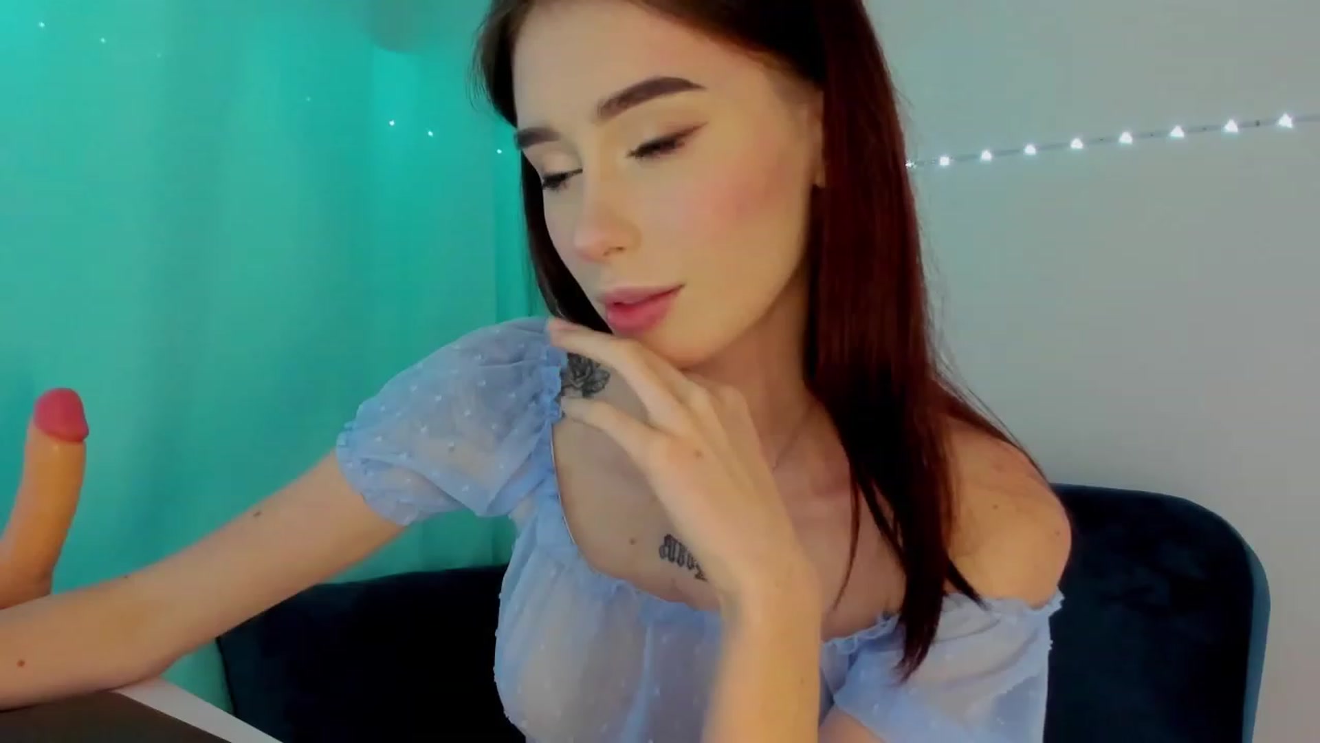 Gallery image thumbnail from YourTinyAngel's myfreecams stream on, 12/19/2023, 18:07 image 12 of 20