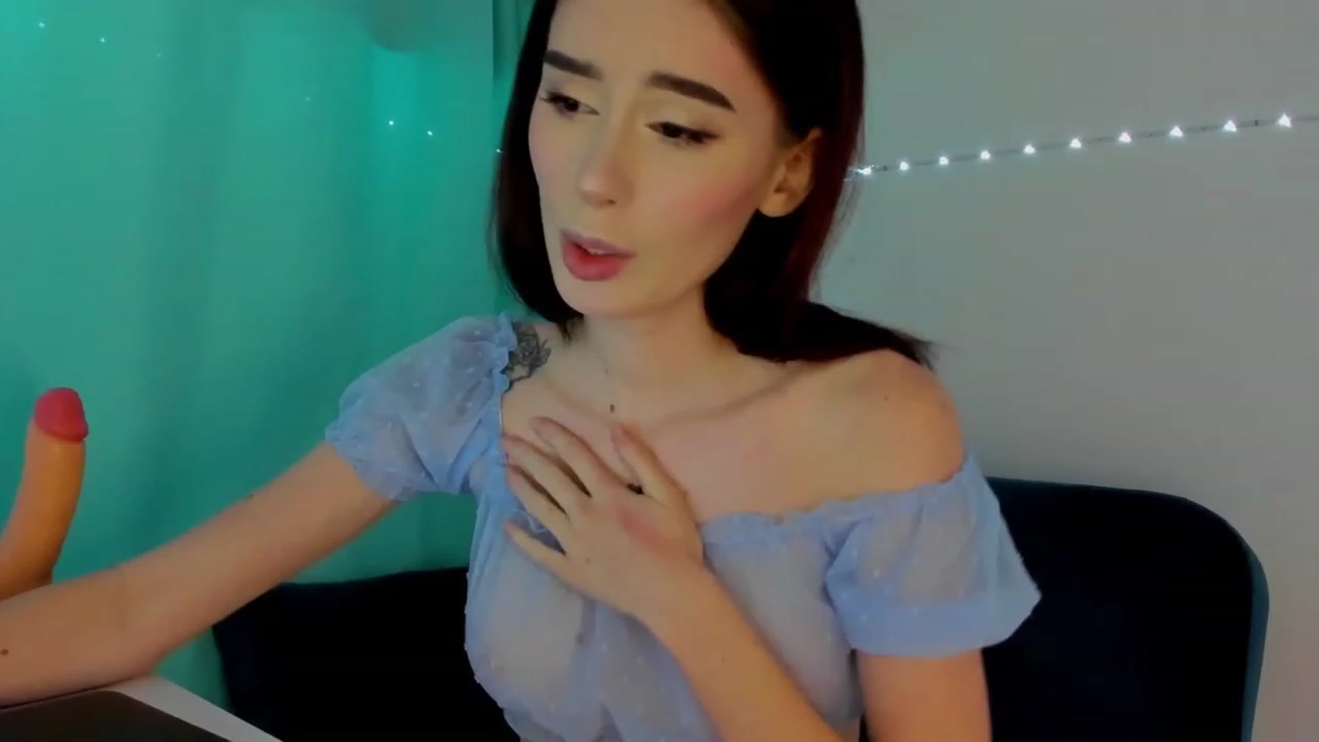 Gallery image thumbnail from YourTinyAngel's myfreecams stream on, 12/19/2023, 18:07 image 7 of 20