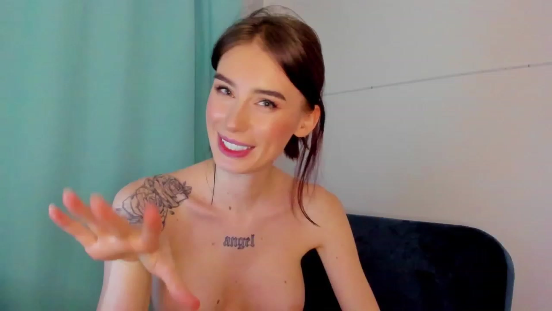Gallery image thumbnail from YourTinyAngel's myfreecams stream on, 01/05/2024, 21:34 image 6 of 20