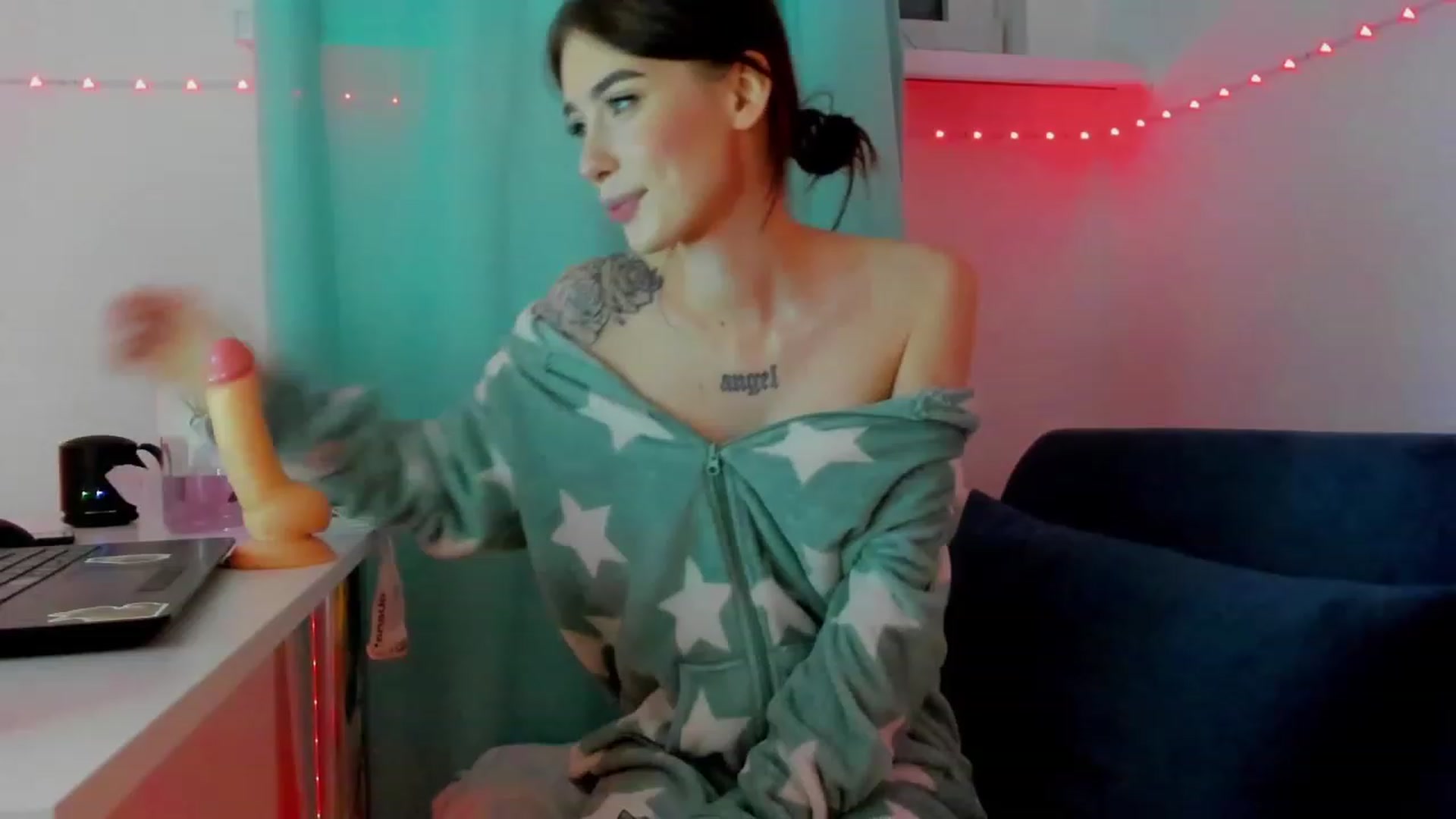 Gallery image thumbnail from YourTinyAngel's myfreecams stream on, 01/08/2024, 24:00 image 2 of 20