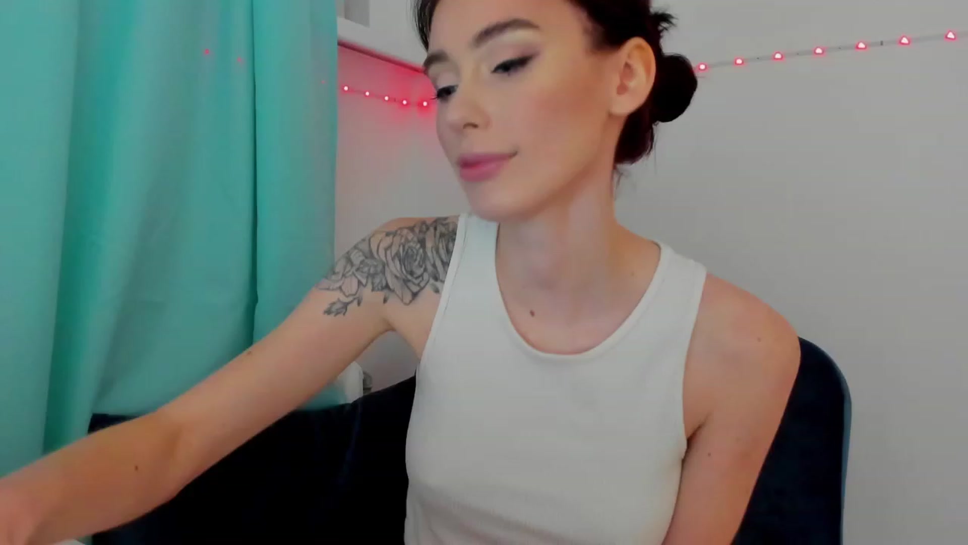 Gallery image thumbnail from YourTinyAngel's myfreecams stream on, 01/16/2024, 22:05 image 7 of 20