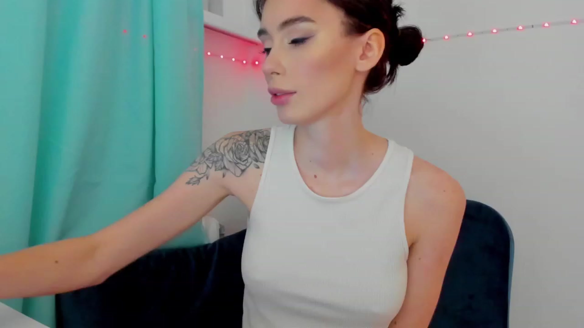 Gallery image thumbnail from YourTinyAngel's myfreecams stream on, 01/16/2024, 22:05 image 8 of 20
