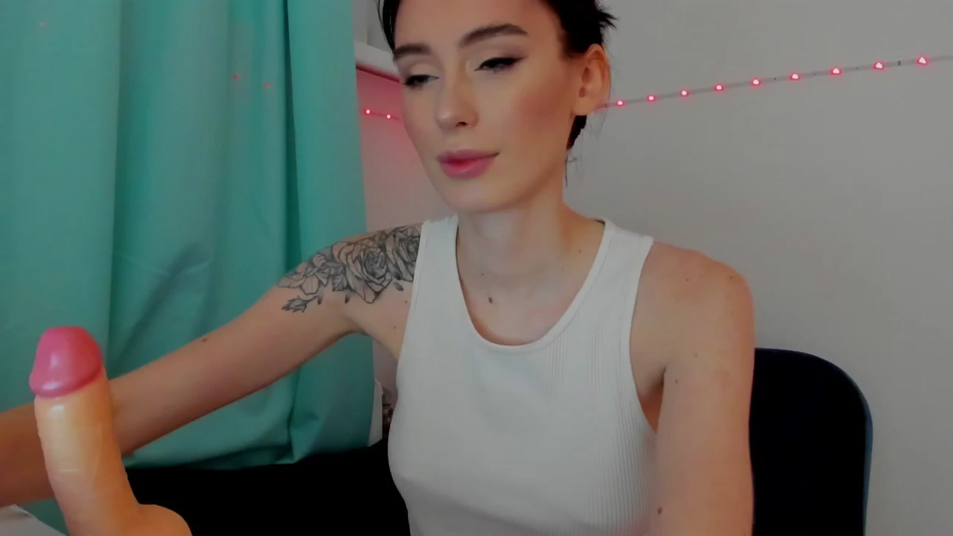 Gallery image thumbnail from YourTinyAngel's myfreecams stream on, 01/16/2024, 22:05 image 1 of 20
