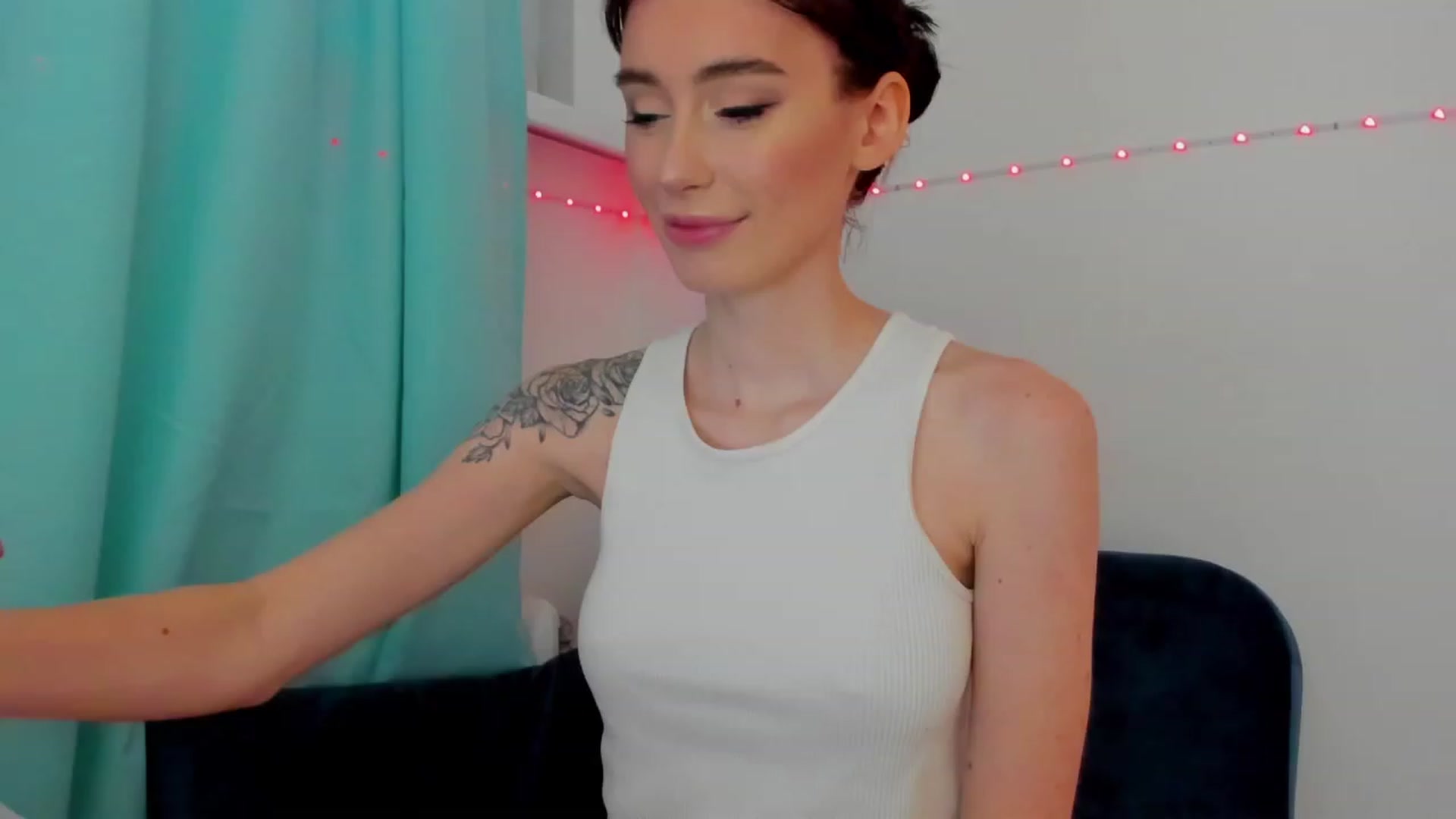 Gallery image thumbnail from YourTinyAngel's myfreecams stream on, 01/16/2024, 22:05 image 6 of 20