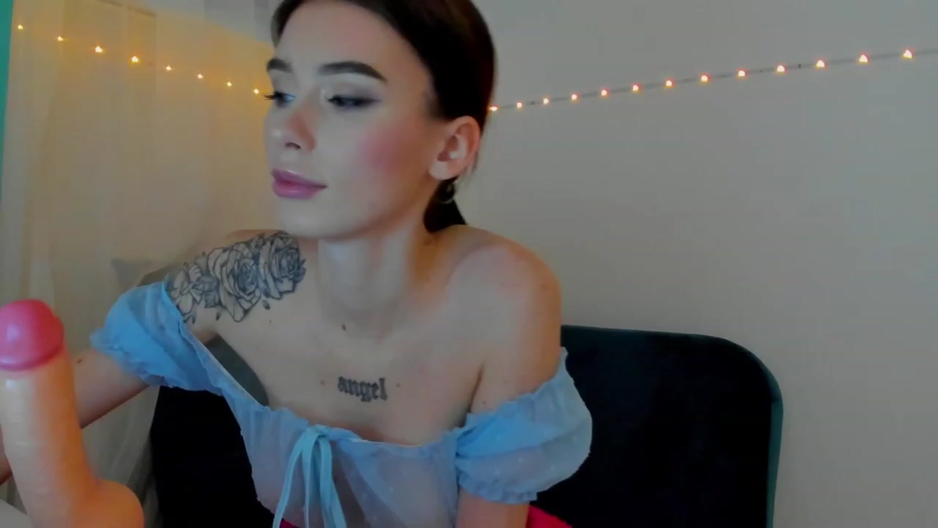 Gallery image thumbnail from YourTinyAngel's myfreecams stream on, 01/27/2024, 19:39 image 6 of 20