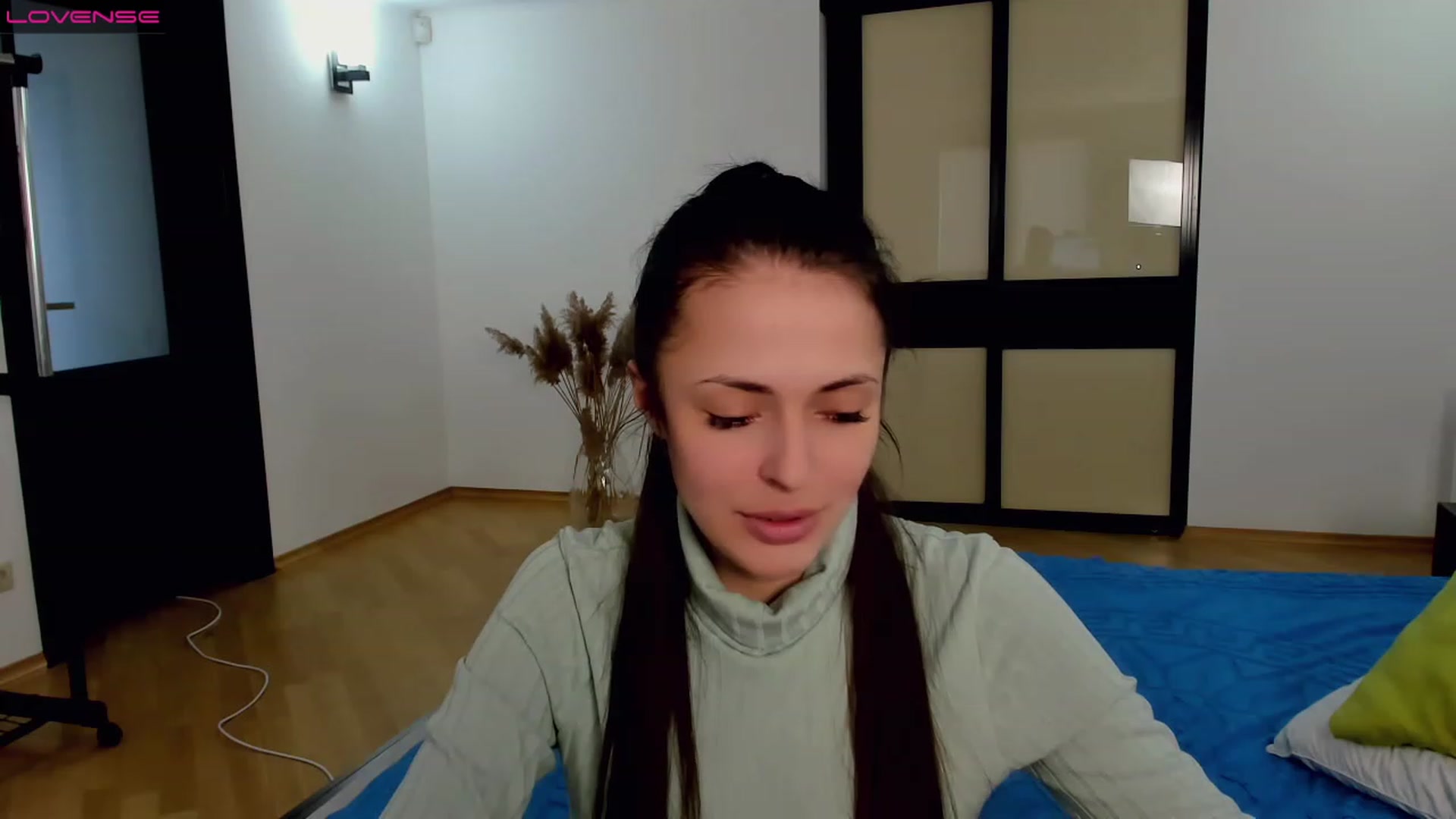 Gallery image thumbnail from YourVikiLove's myfreecams stream on, 02/06/2023, 15:27 image 8 of 20