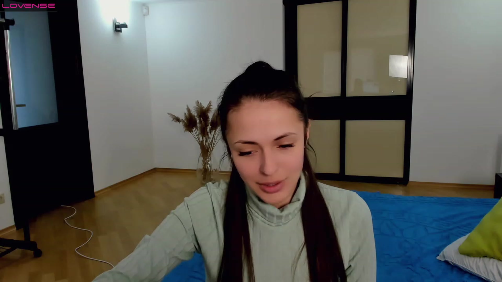 Gallery image thumbnail from YourVikiLove's myfreecams stream on, 02/06/2023, 15:27 image 11 of 20