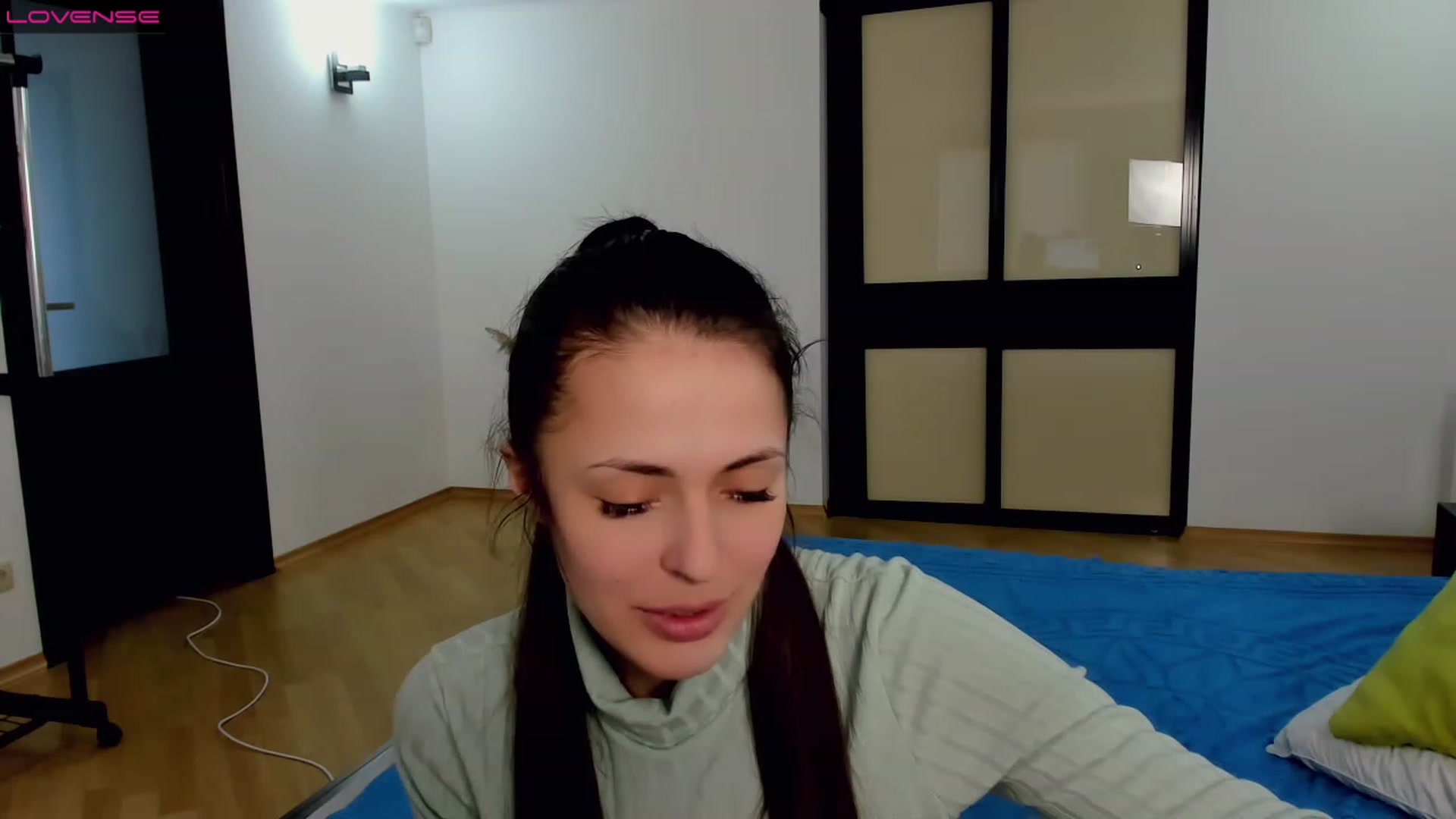 Gallery image thumbnail from YourVikiLove's myfreecams stream on, 02/06/2023, 15:27 image 12 of 20